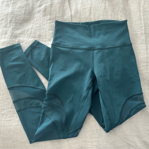Like new, Lululemon mesh, high-rise leggings - Picture 1 of 5